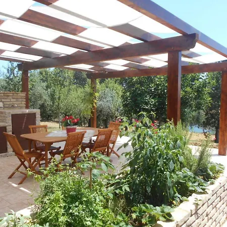 アパート I Tre Laghi 14 Posti Letti 10 Posti Letti チッタ・サンタンジェロ